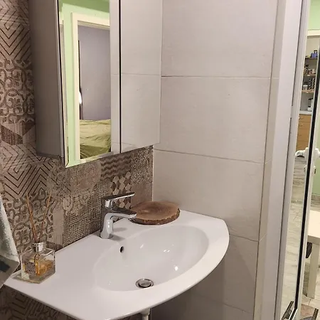 Zen Lodge, With Private Parking Next To Paradise Apartmán