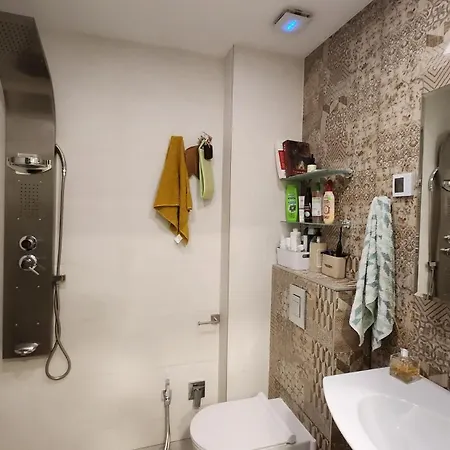 Zen Lodge, With Private Parking Next To Paradise Apartment